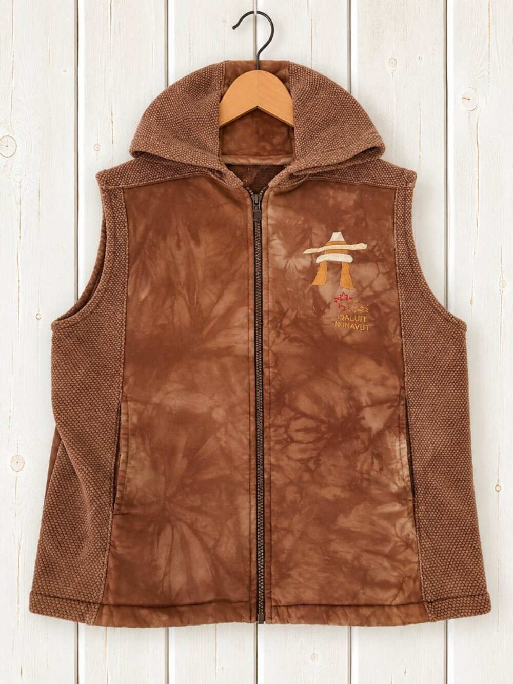 English Bay Iqaluit Nunavut Vest Mens Medium Graham Howard Inukshuk Hooded Brown